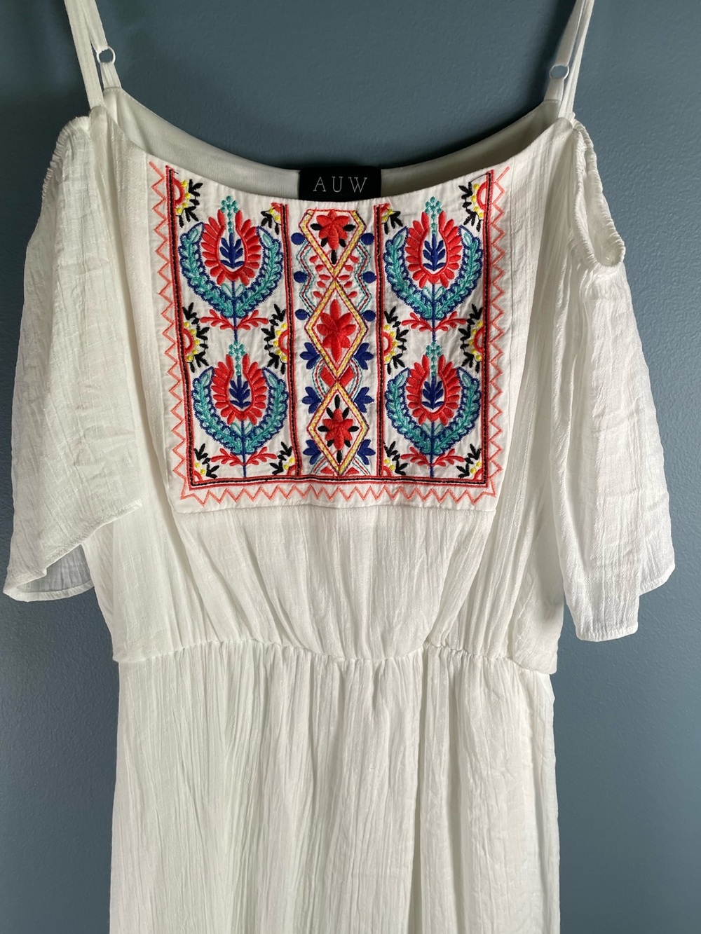 AUW Folk Bohemian Embroidered Cold Shoulder High-Low Summer Maxi Dress
Size 8